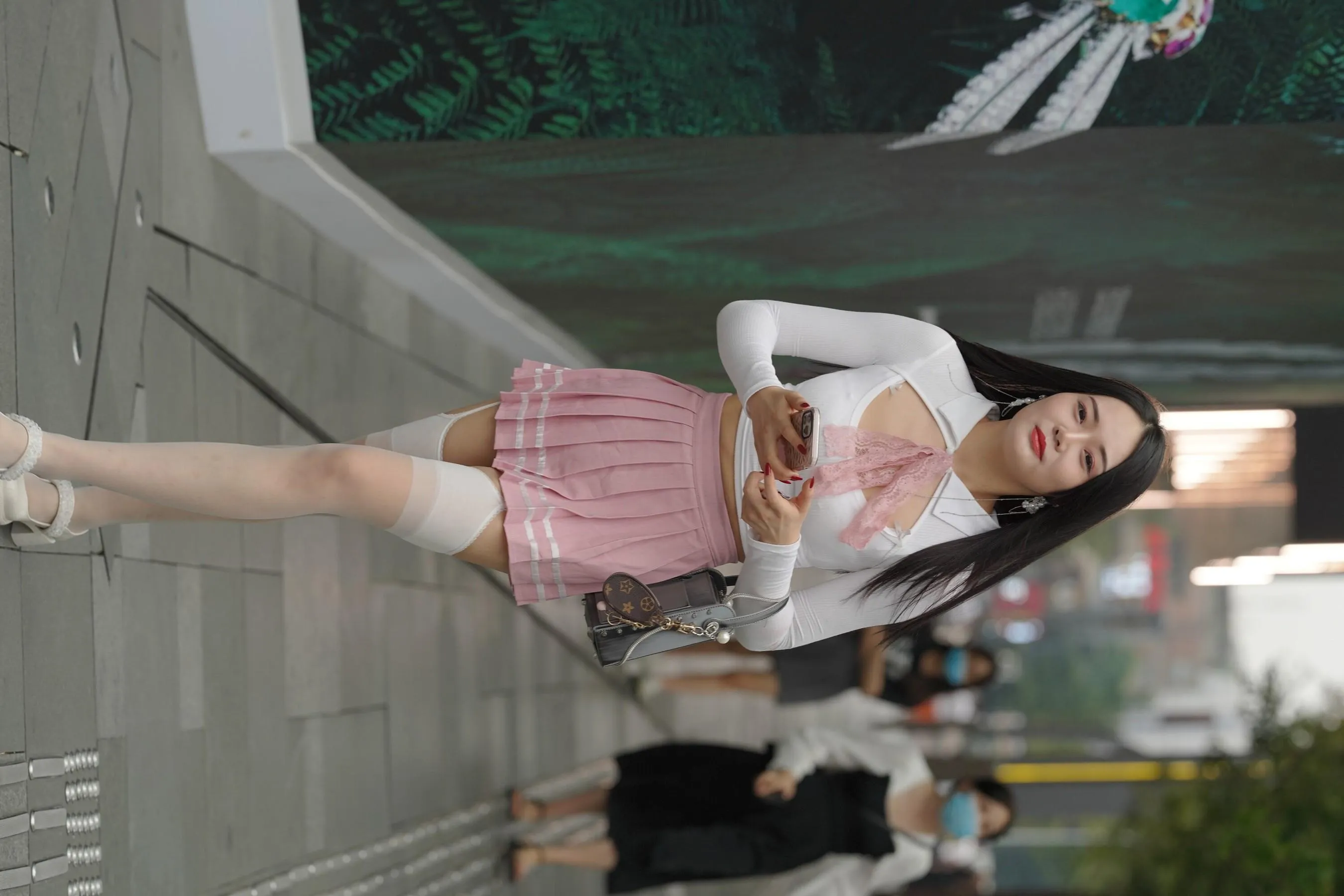 魔镜街拍 NO.161 街拍白丝吊带袜美女 [109P]插图3